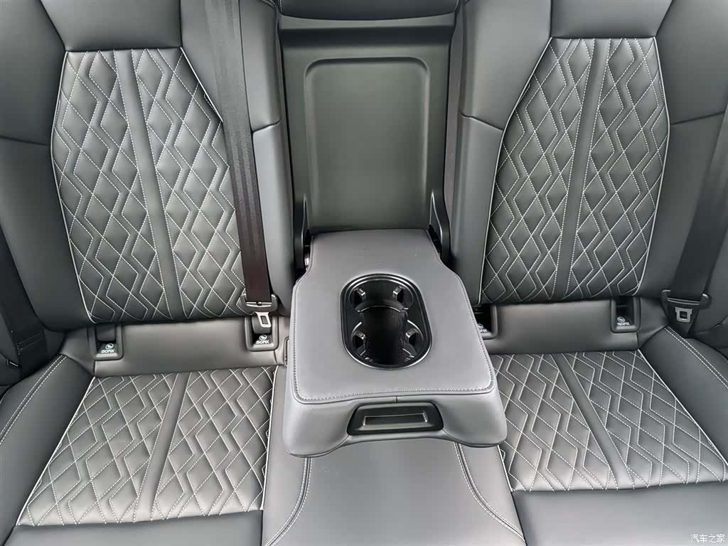 Audi Flying Spur, 2025 19