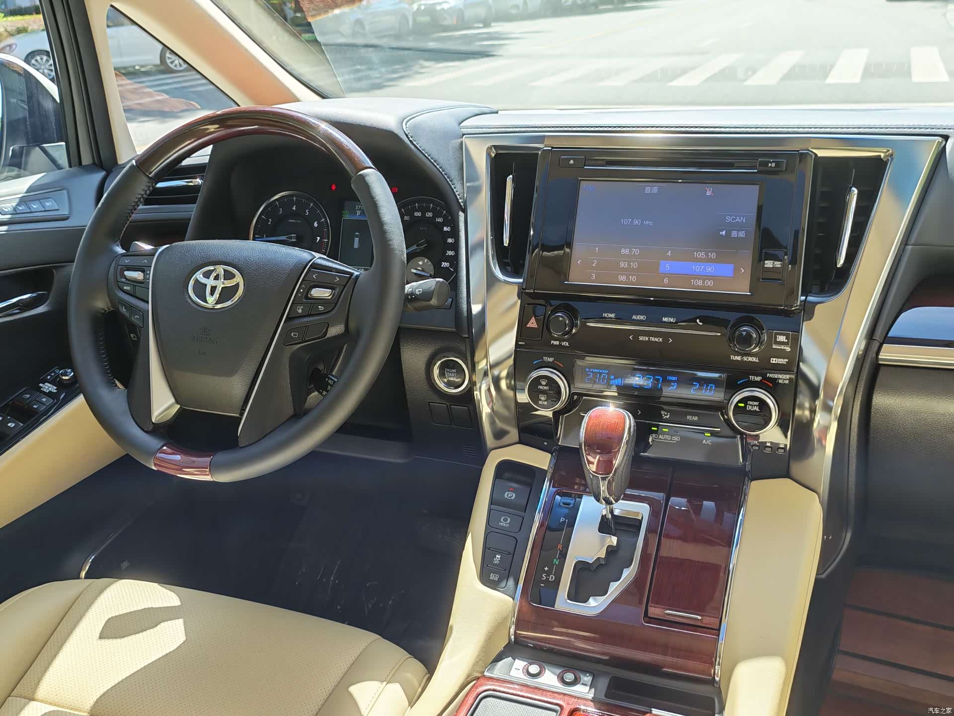 Toyota Alphard, 2016 16