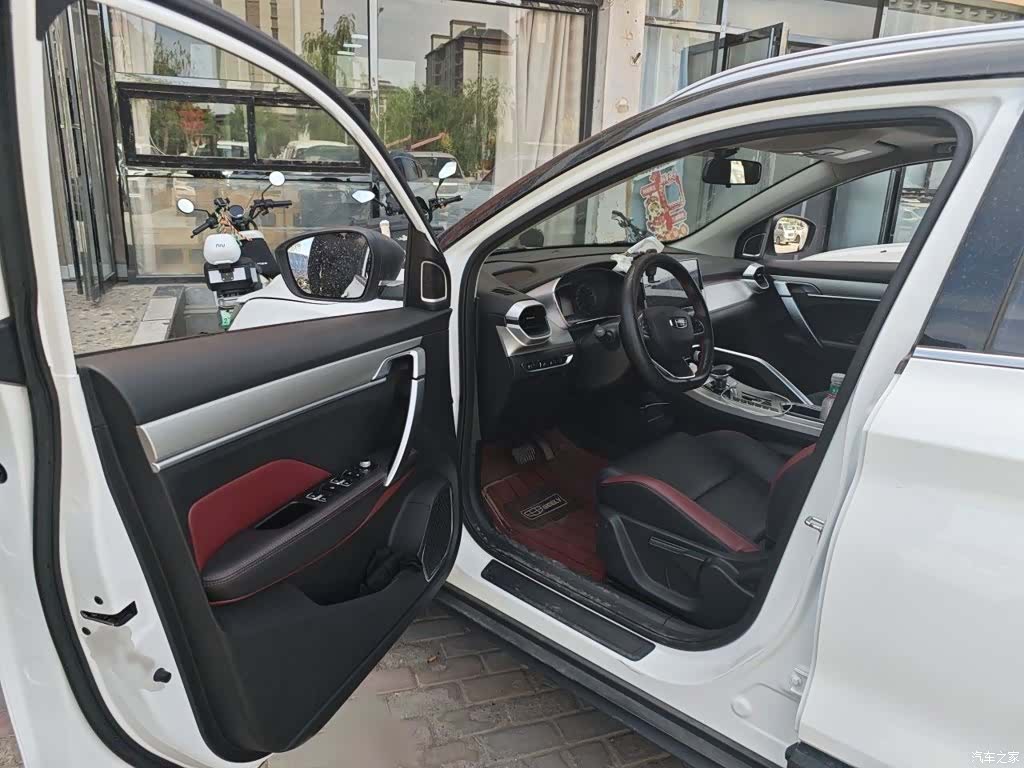 Geely Coolray, 2022 14