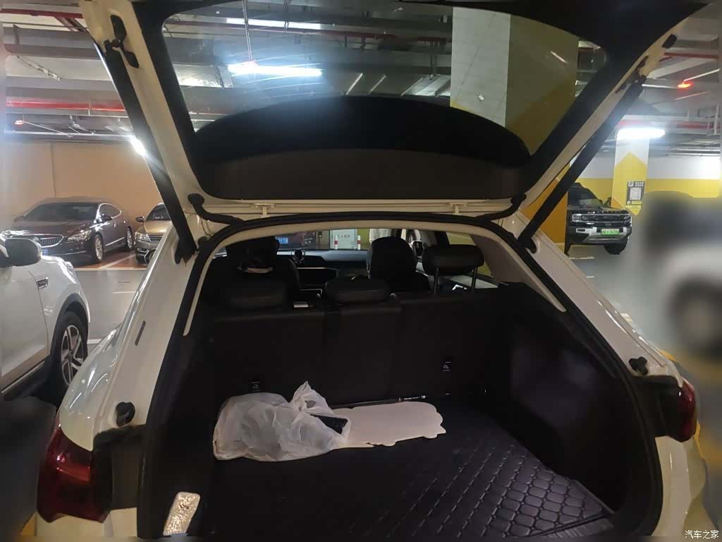 Audi Q3, 2022 10