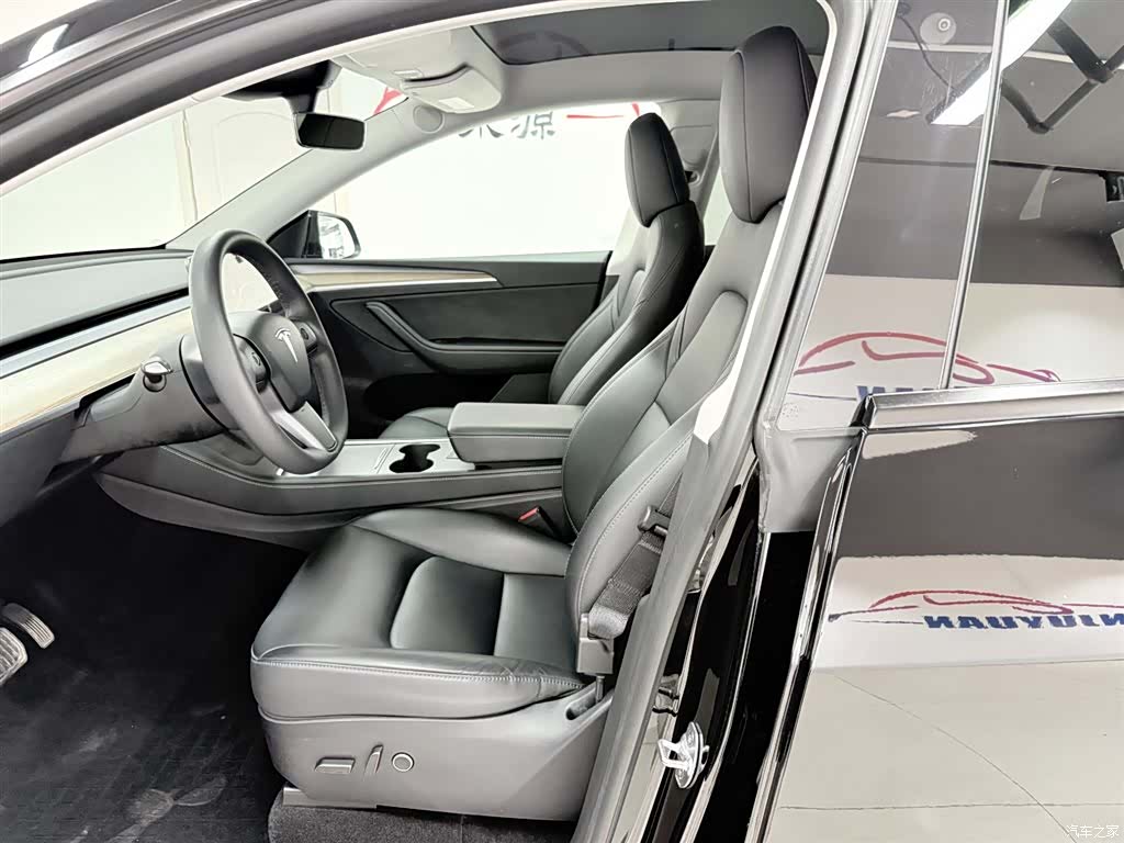 Tesla Model Y, 2023 7
