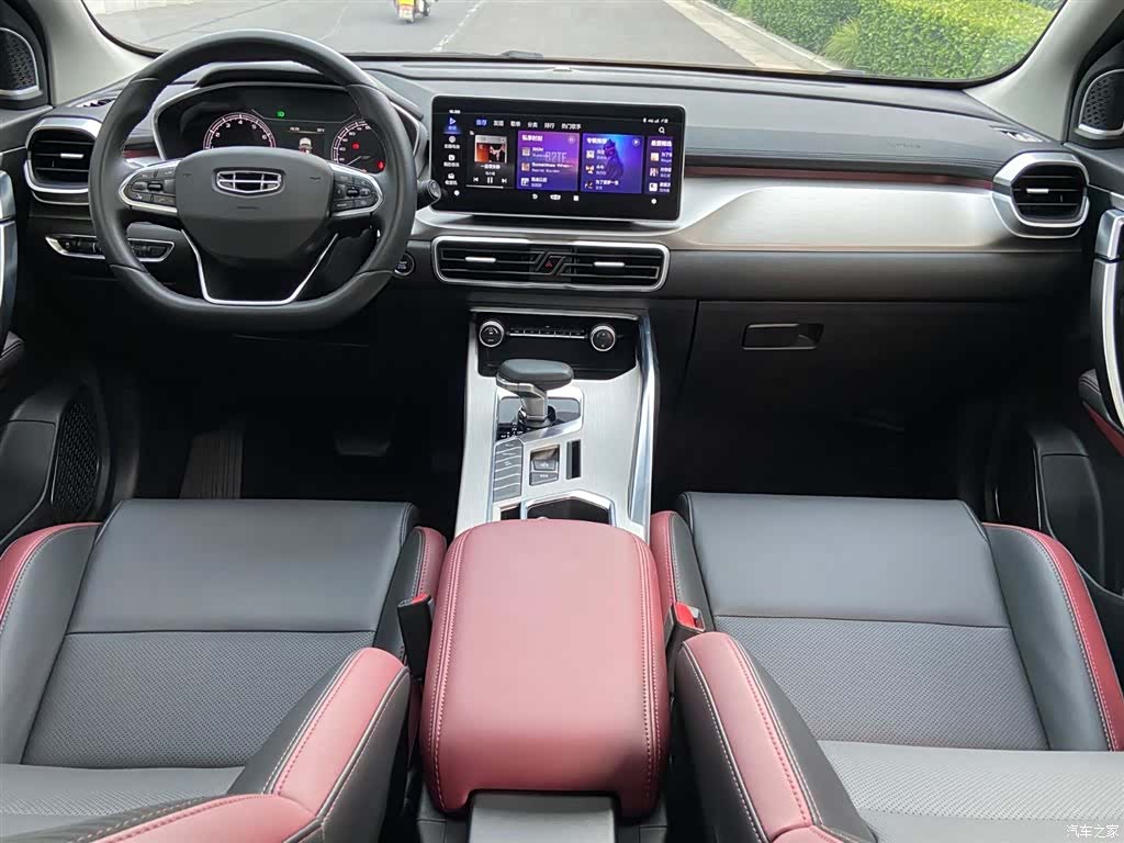 Geely Coolray, 2022 10