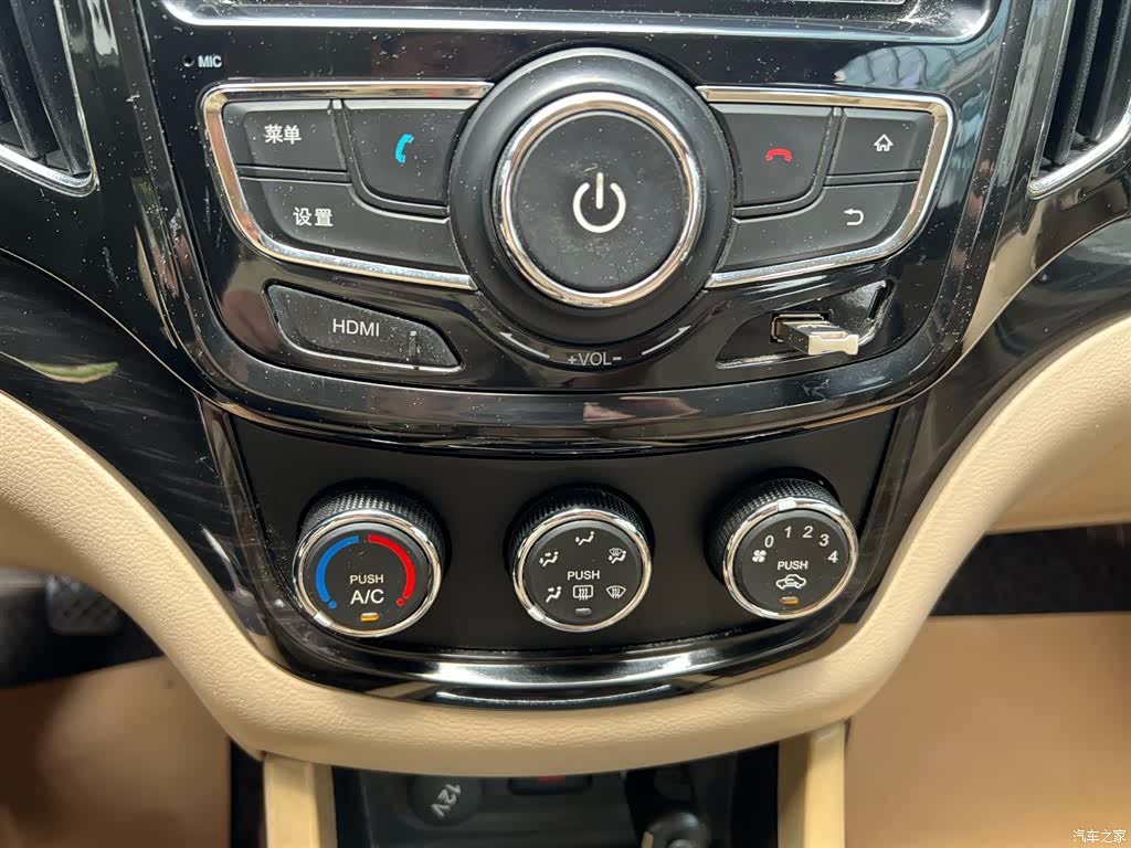 Wuling 730, 2015 12