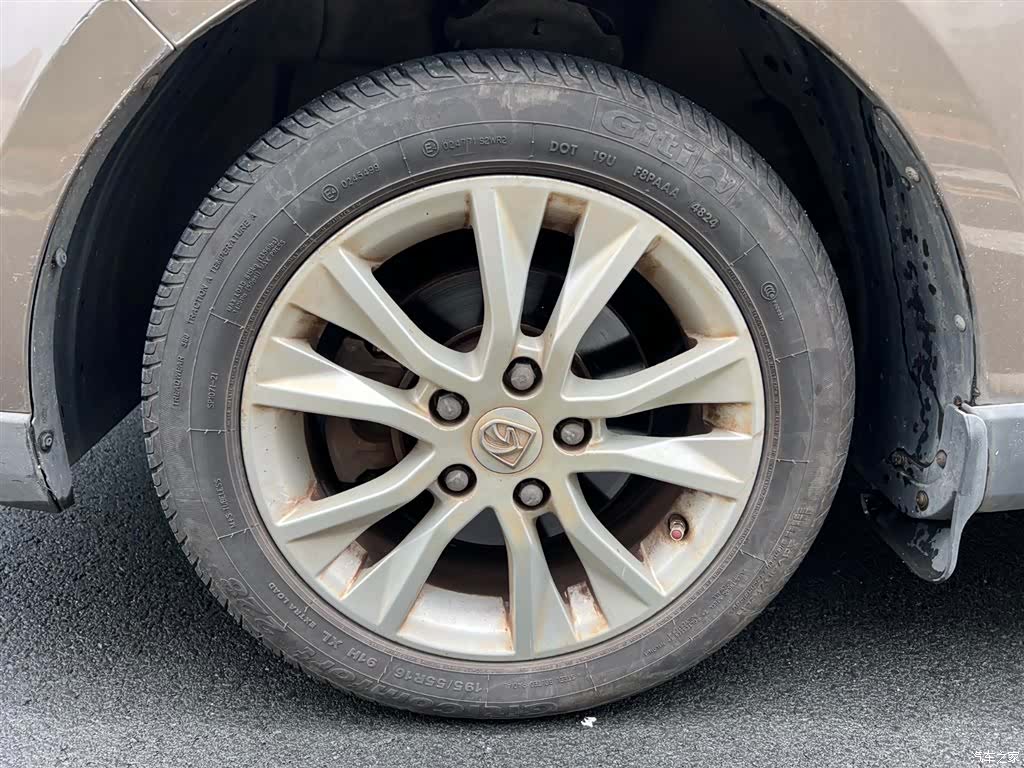 Wuling 730, 2015 27