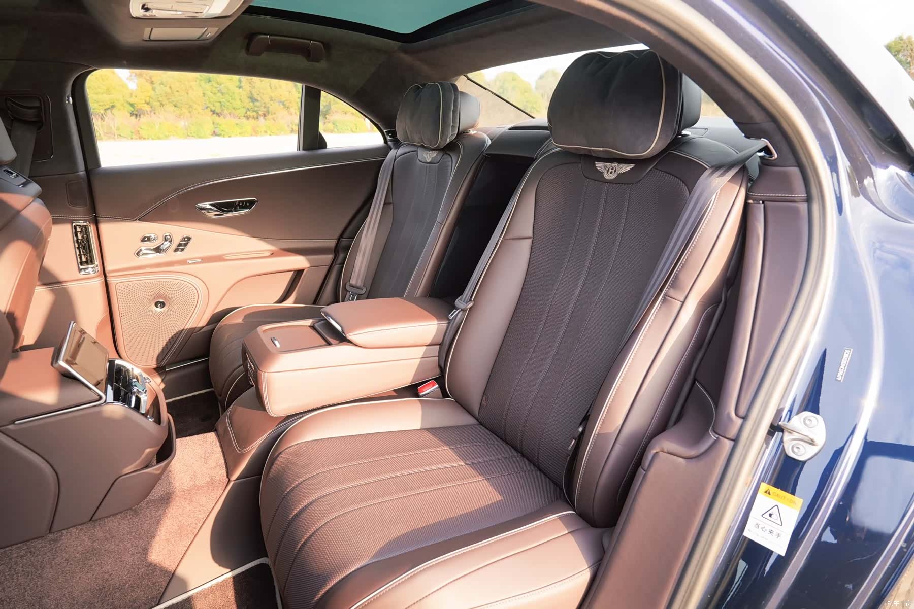 Bentley Flying Spur, 2024 12
