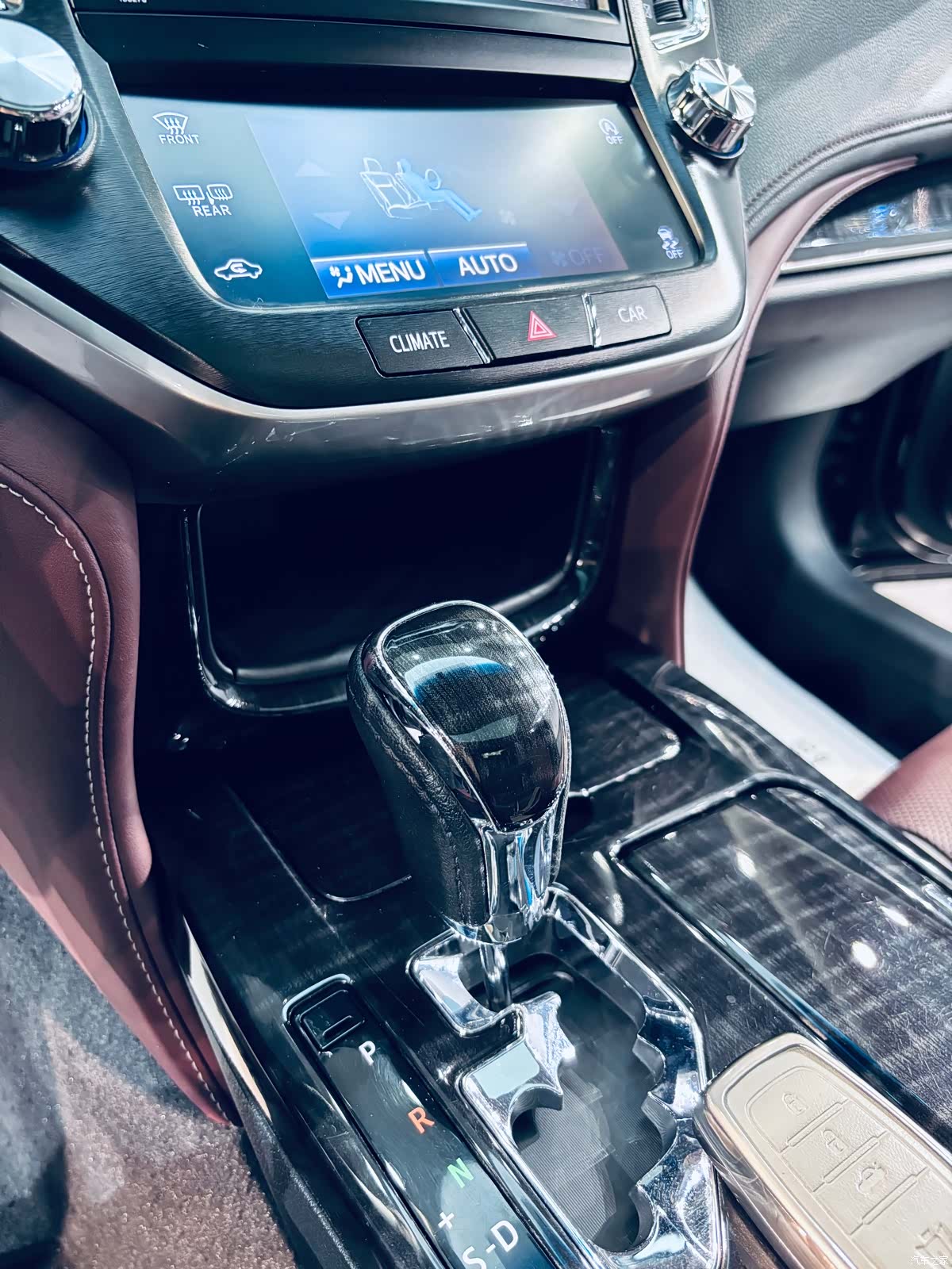 Toyota Crown, 2017 9