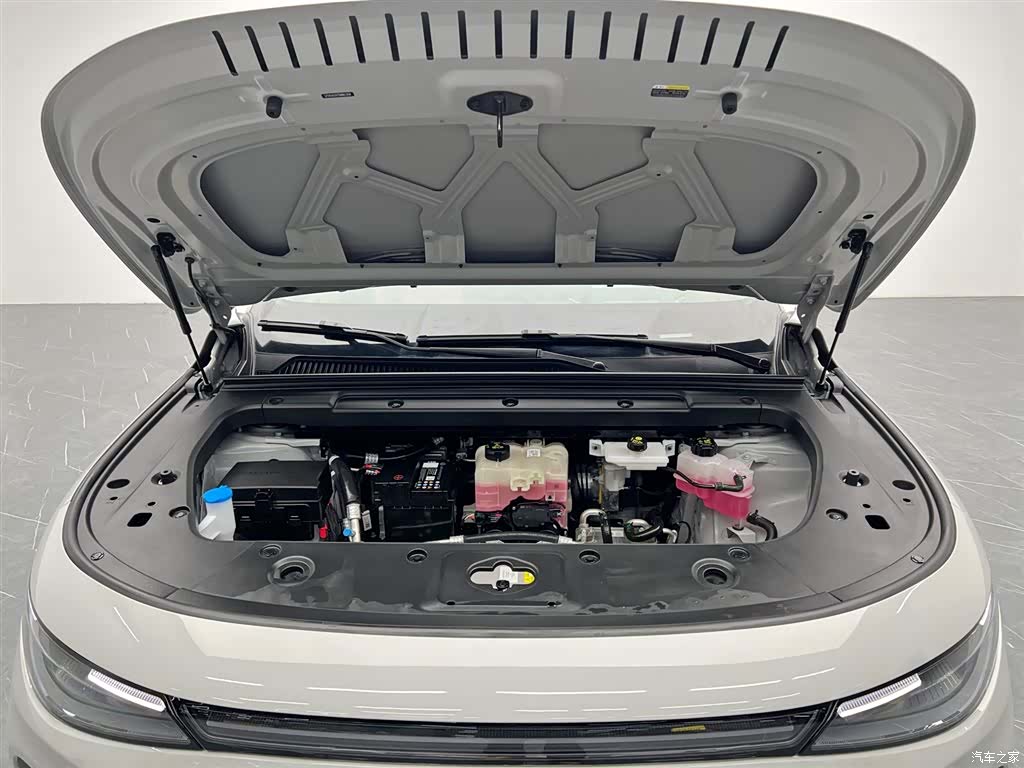 Leapmotor C10, 2025 24