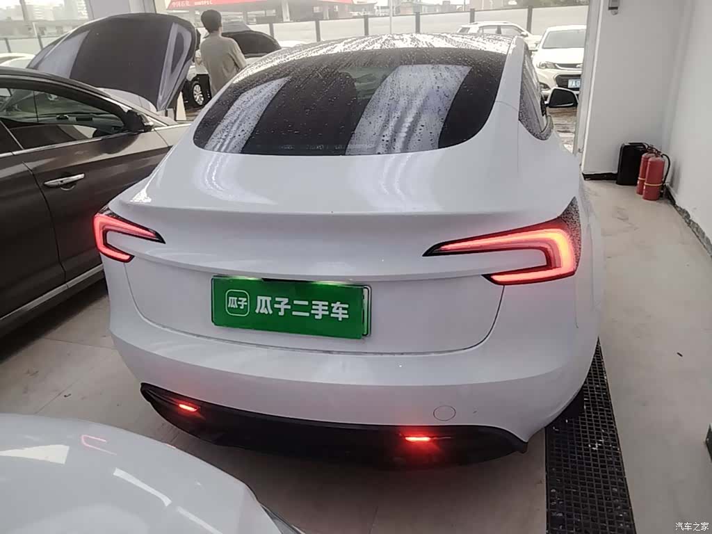 Tesla Model 3, 2025 4