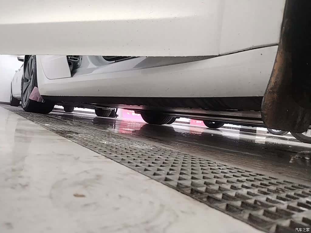 Tesla Model 3, 2025 19