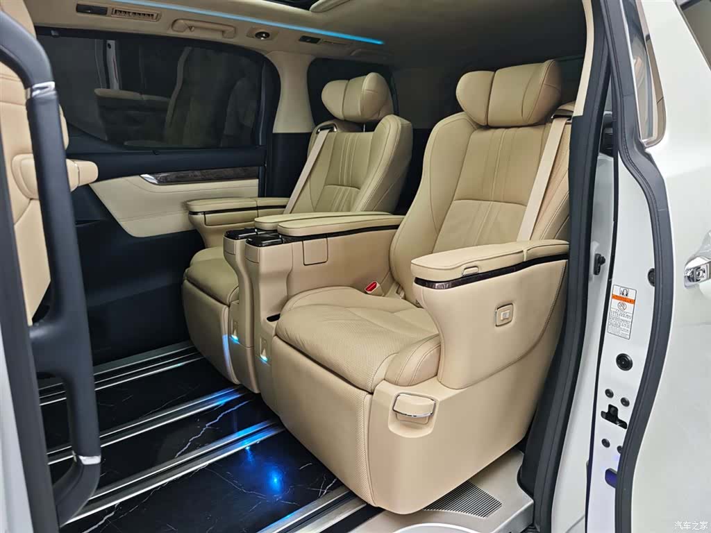 Toyota Alphard, 2022 9