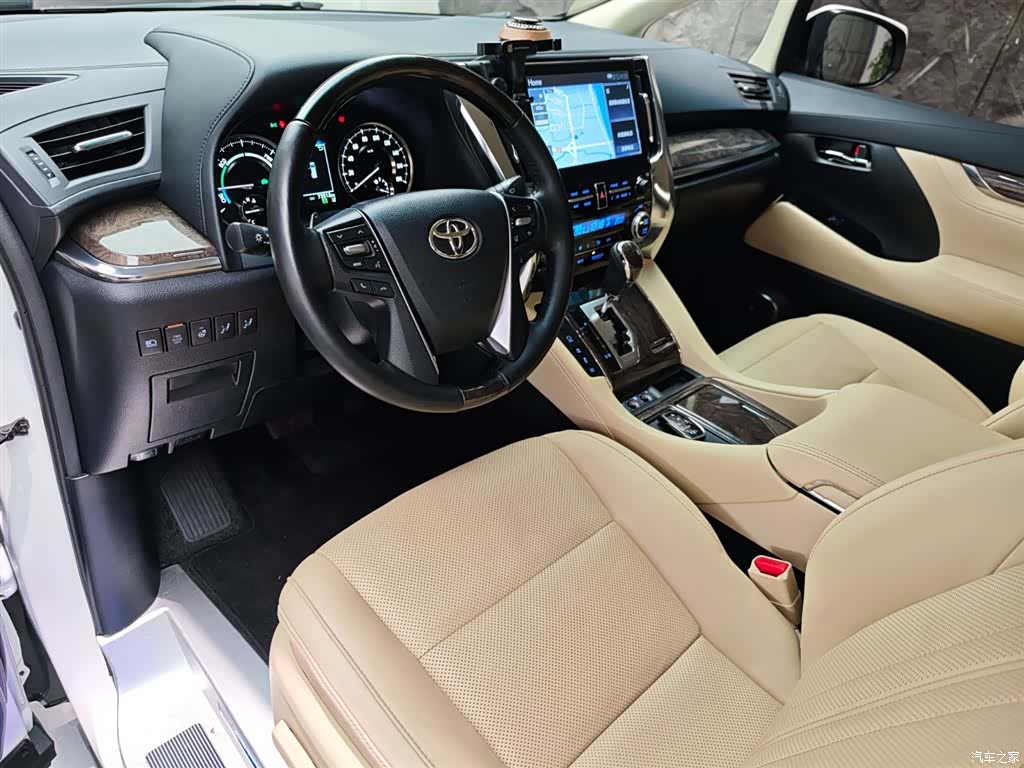 Toyota Alphard, 2022 6