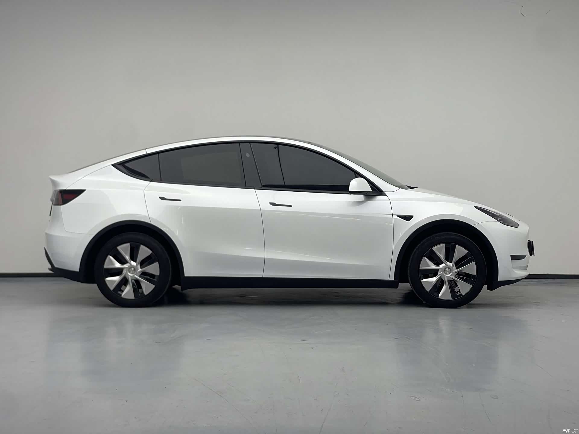 Tesla Model Y, 2024 8
