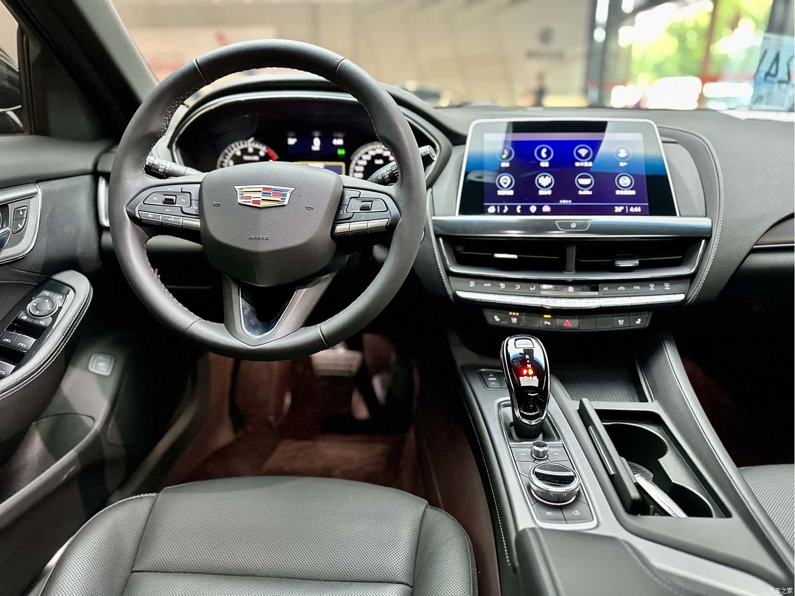 Cadillac CT5, 2022 все фото