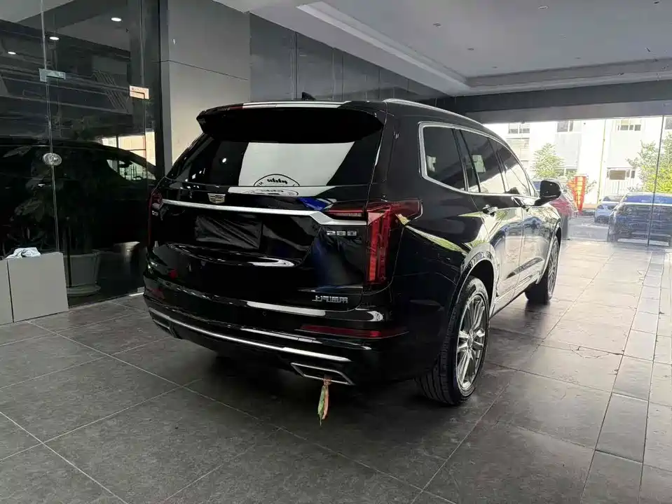 Cadillac XT6