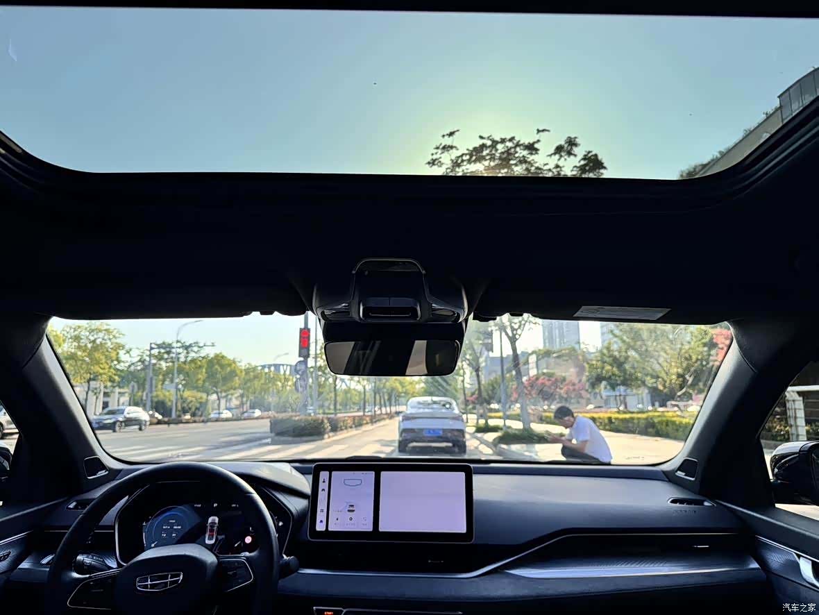 Geely Preface, 2024 14