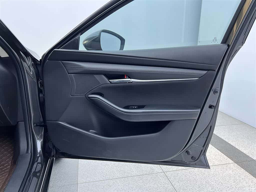 Mazda Mazda3, 2022 17