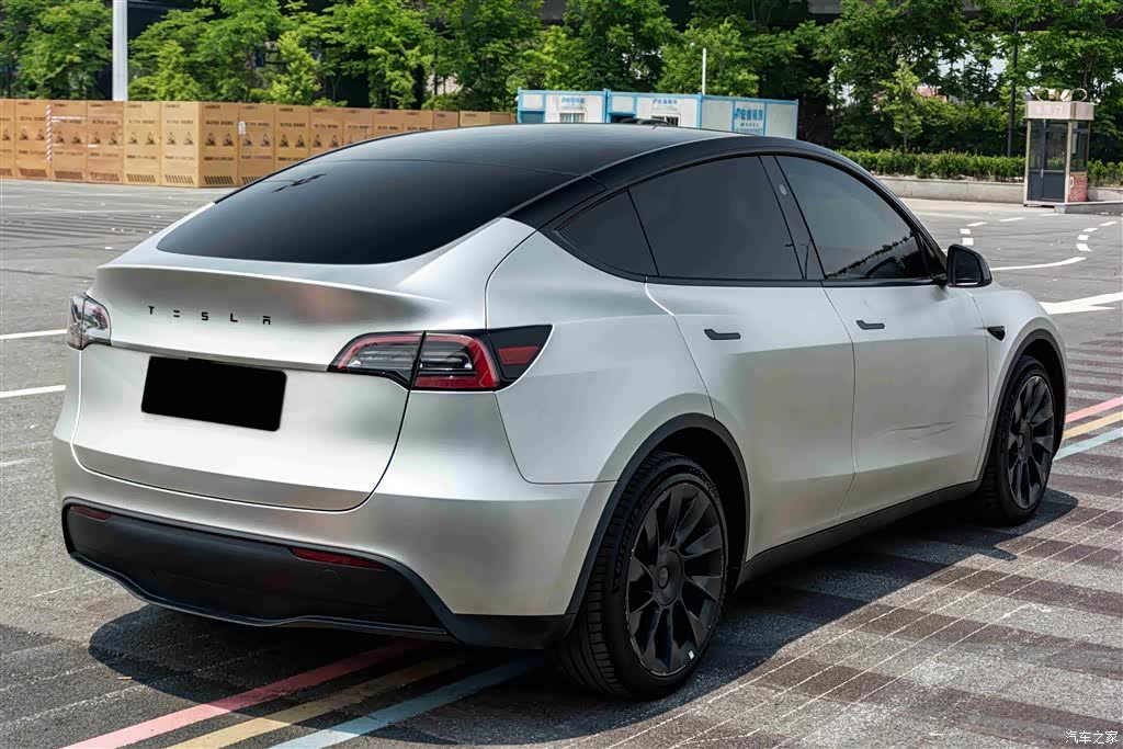 Tesla Model Y, 2024 8
