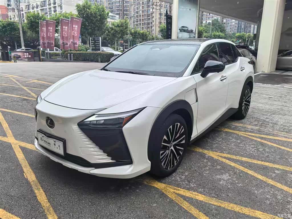 Lexus RZ, 2023 1