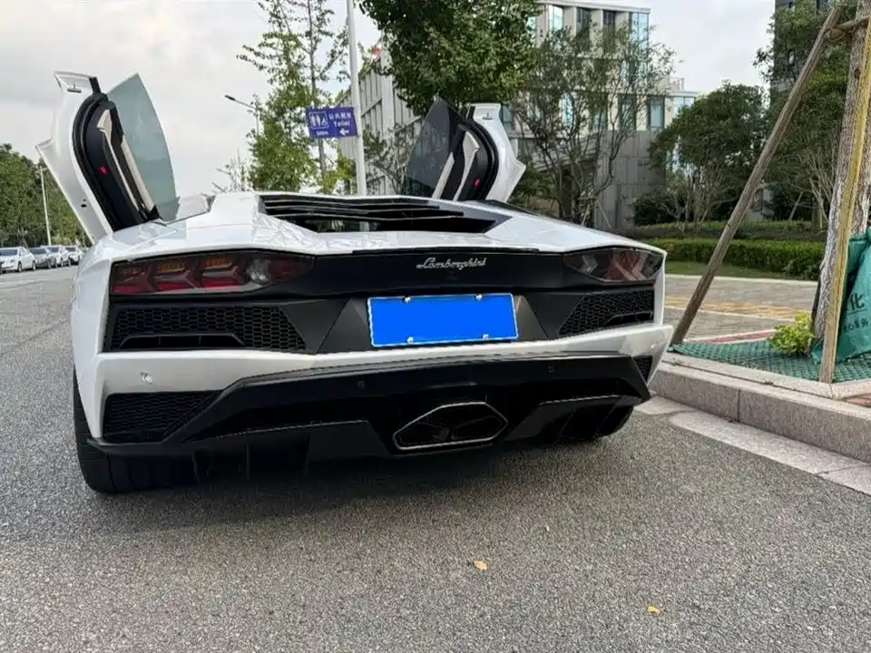 Lamborghini Aventador