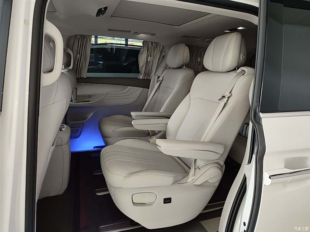 Roewe iMAX8, 2025 17