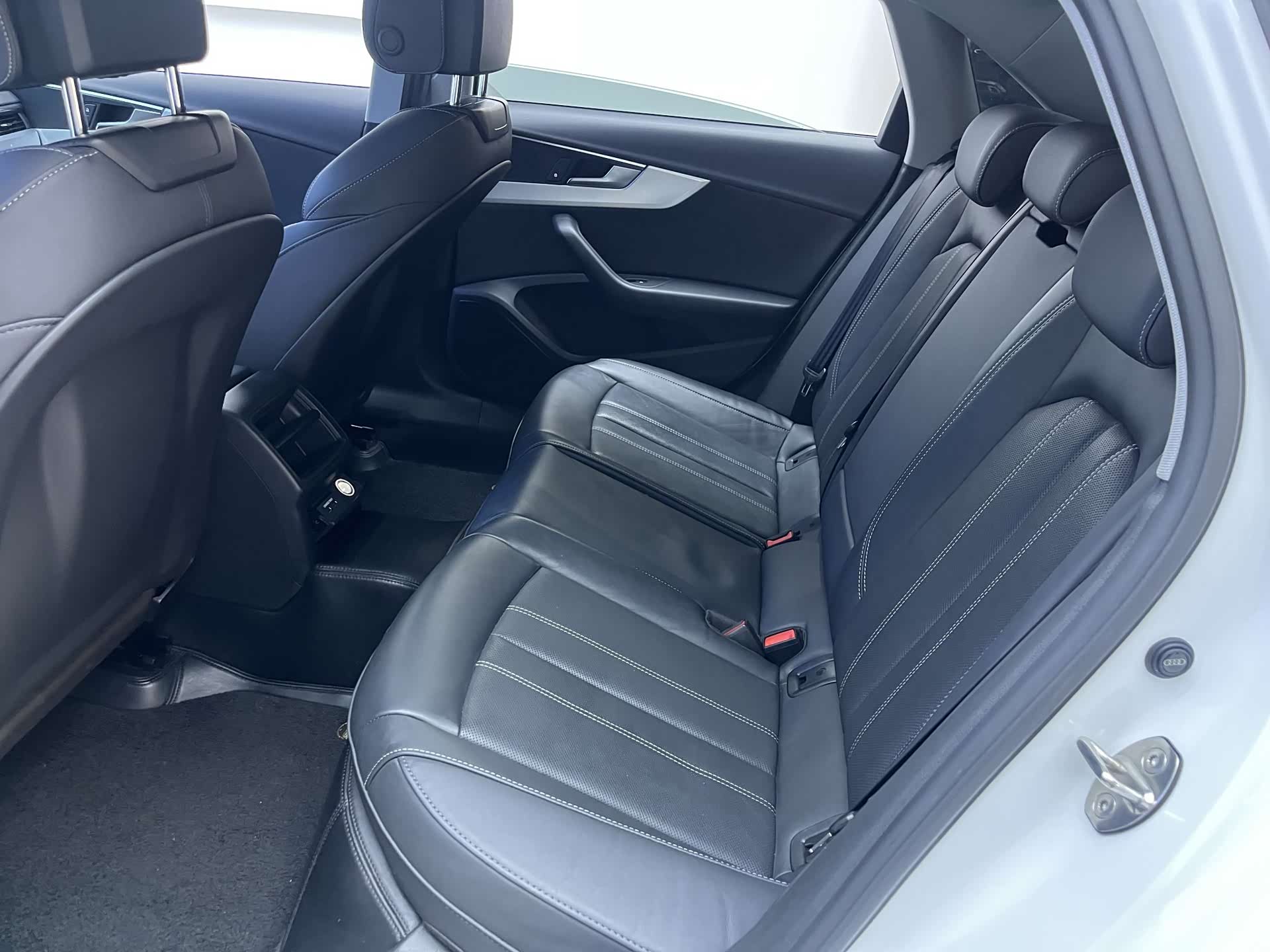 Audi A4L, 2022 8