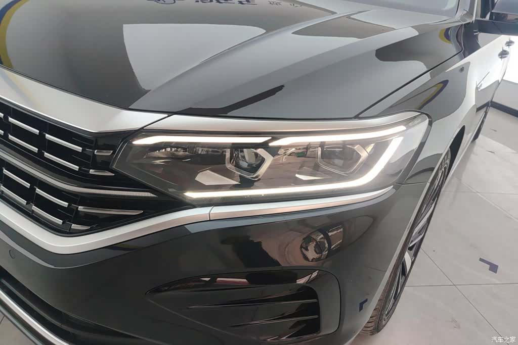 Volkswagen Passat, 2023 все фото