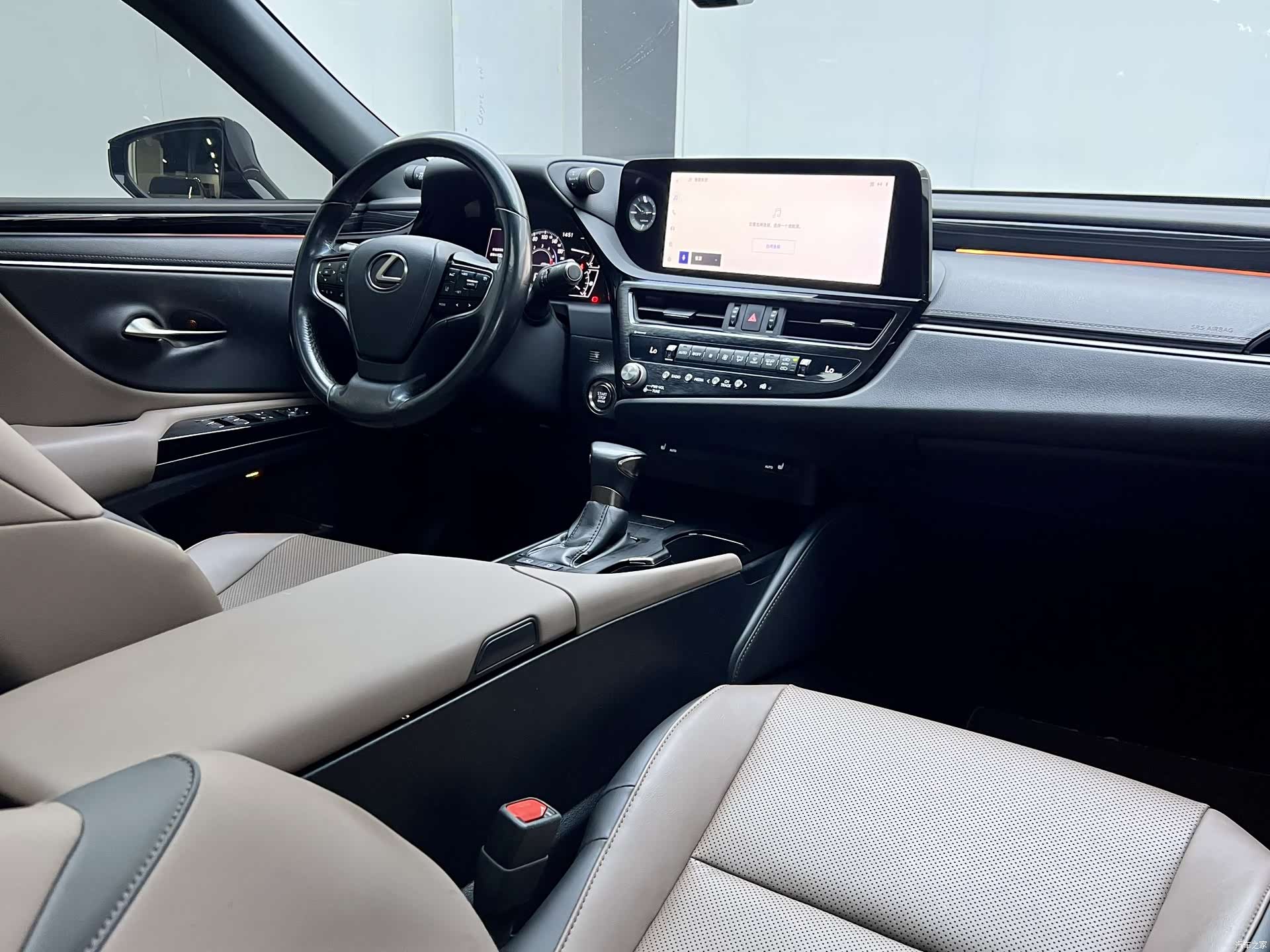 Lexus ES, 2022 13