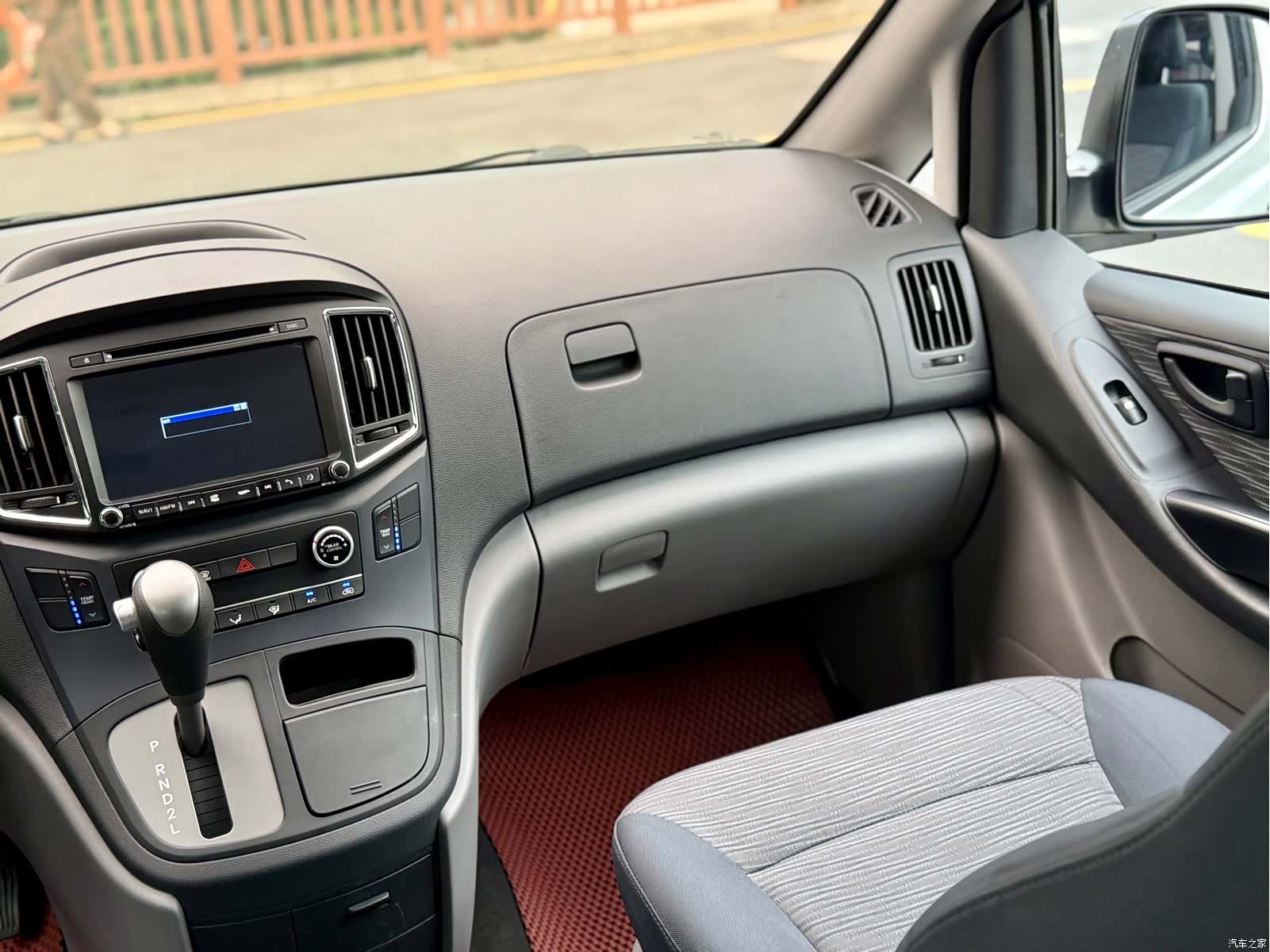 Hyundai H-1, 2016 20