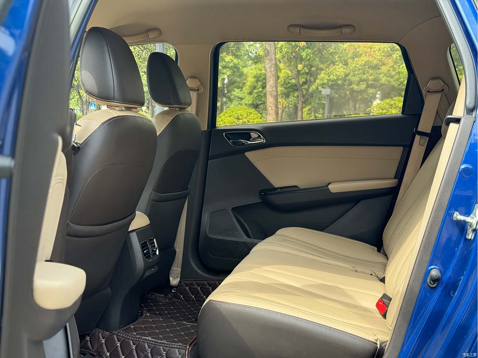 Wuling 310W, 2018 9