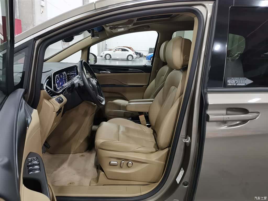Buick GL8, 2020 10