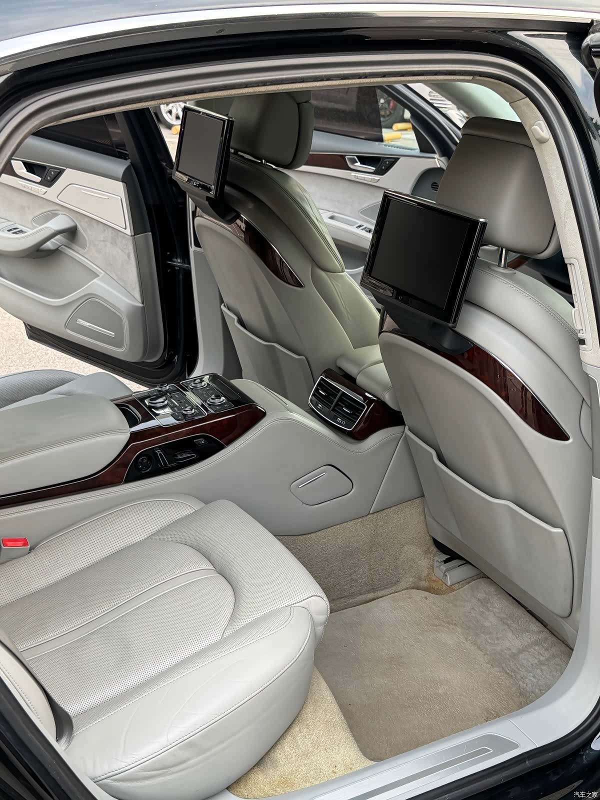 Audi A8L, 2011 10