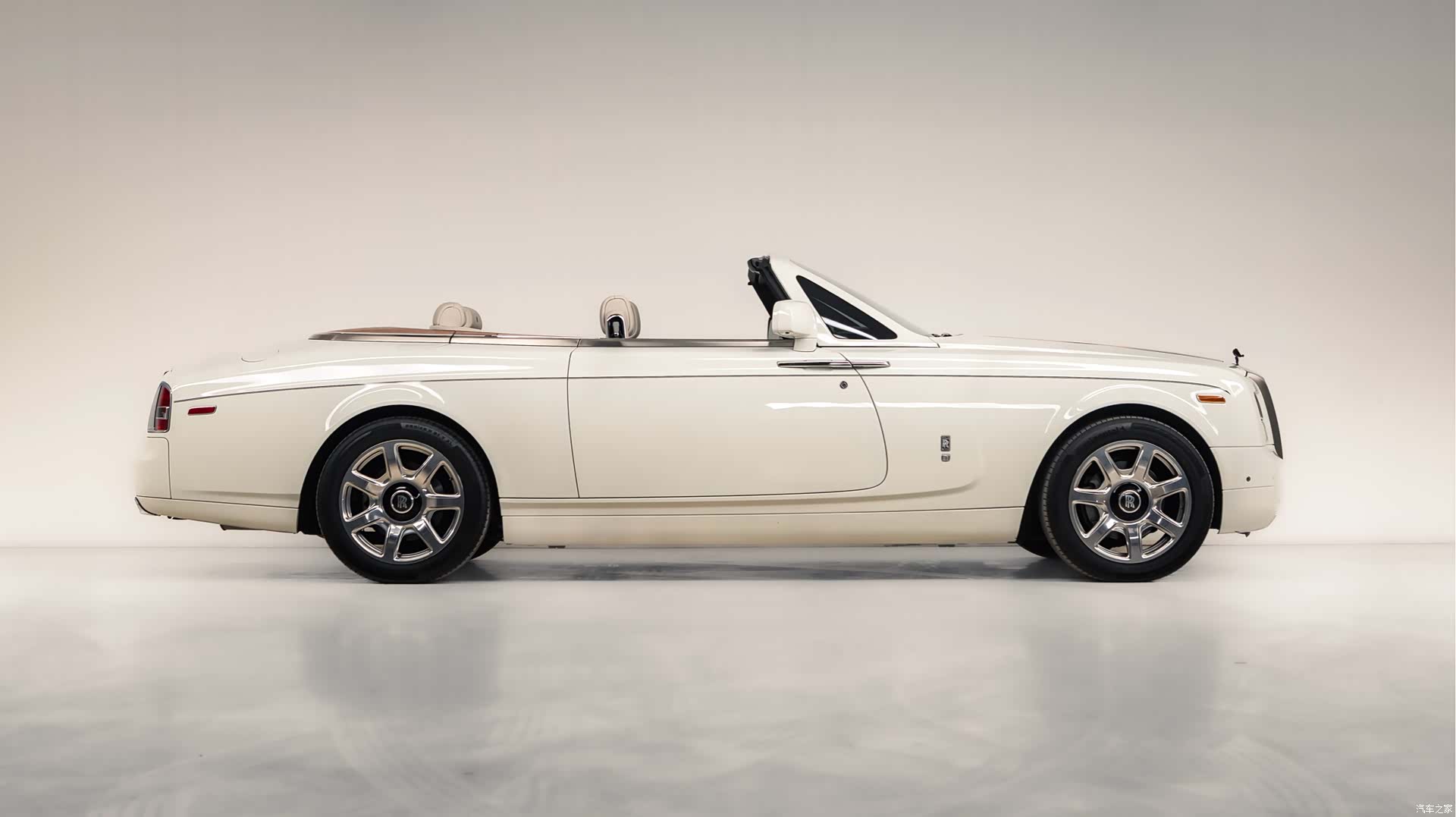 Rolls-Royce Phantom, 2015 4