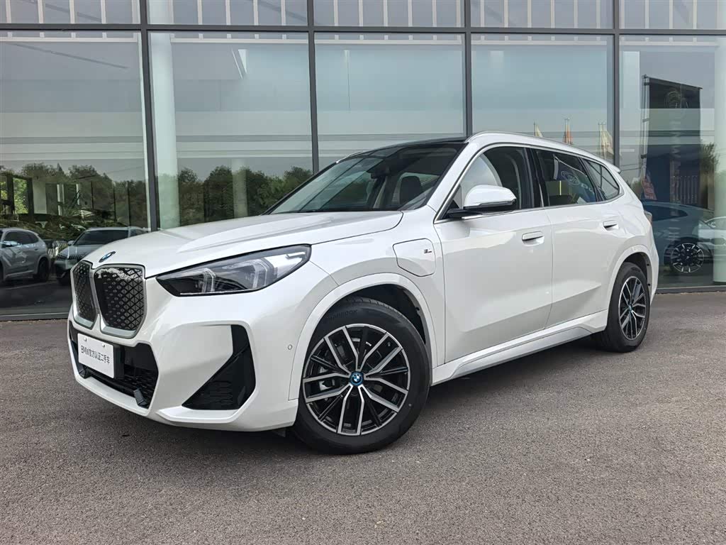 BMW iX1