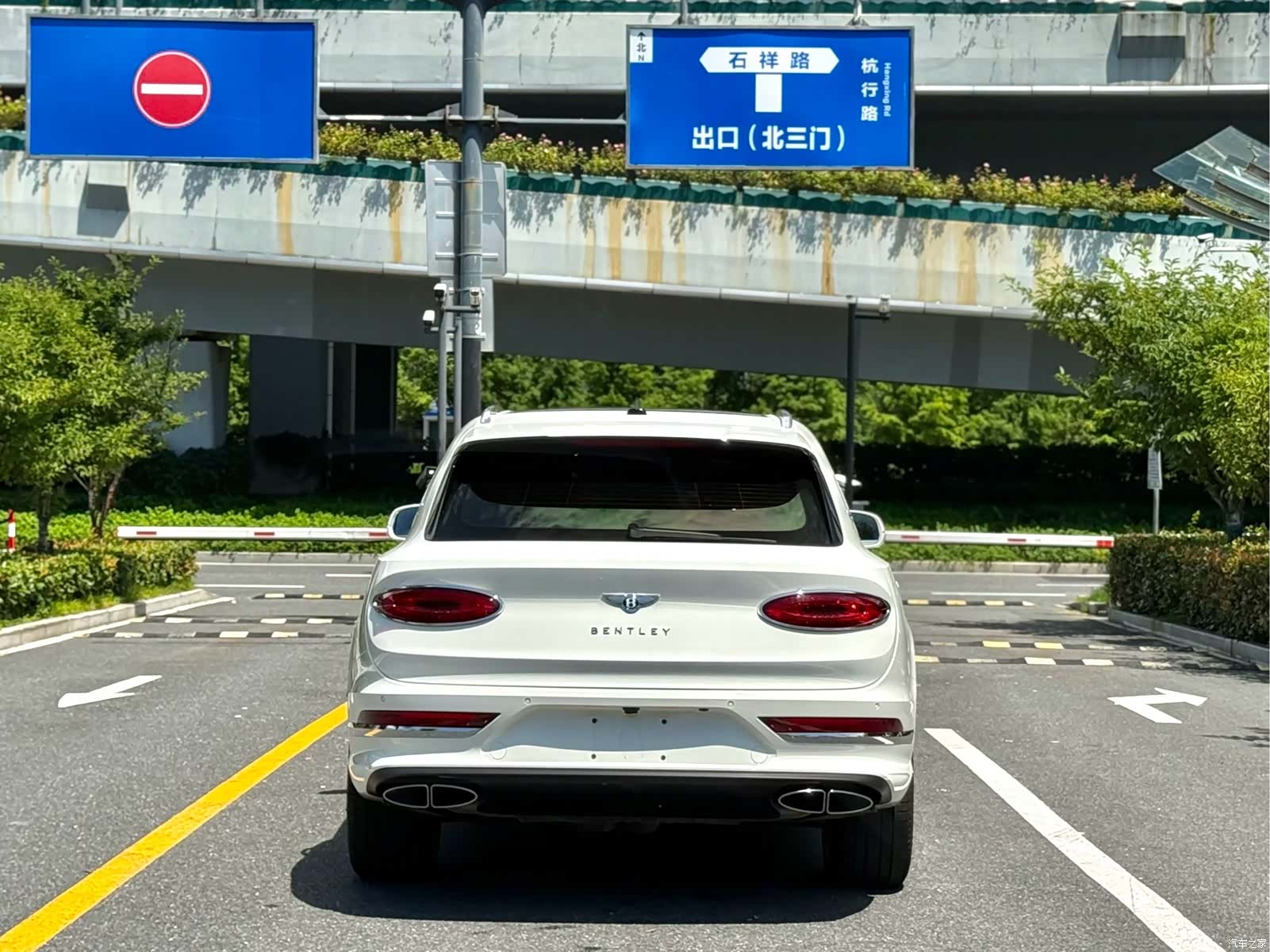 Bentley Bentayga, 2026 8