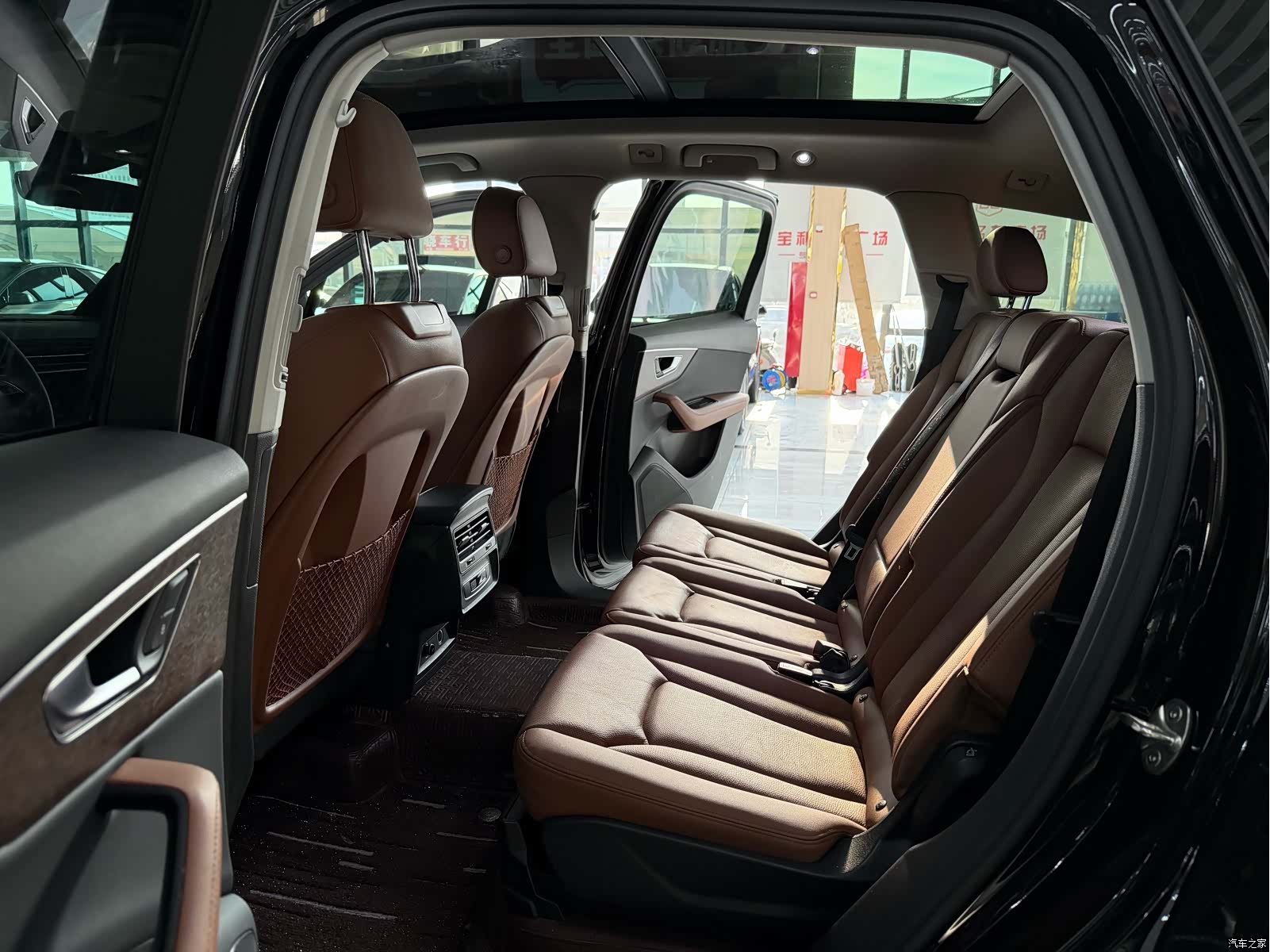Audi Q7, 2024 8