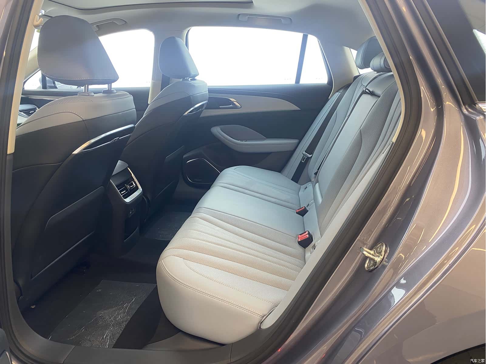 Hongqi H5, 2025 7