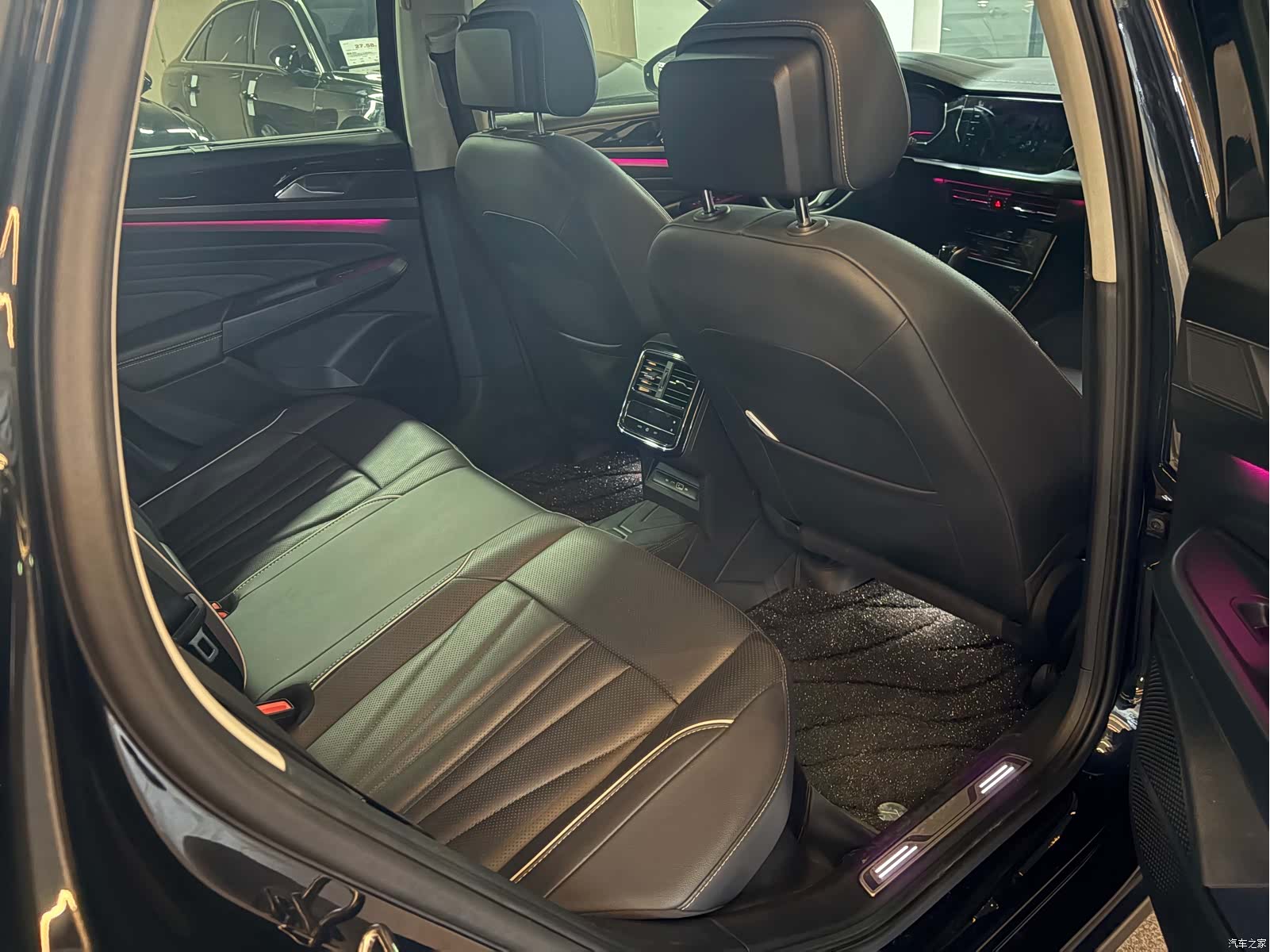 Volkswagen Passat, 2024 11