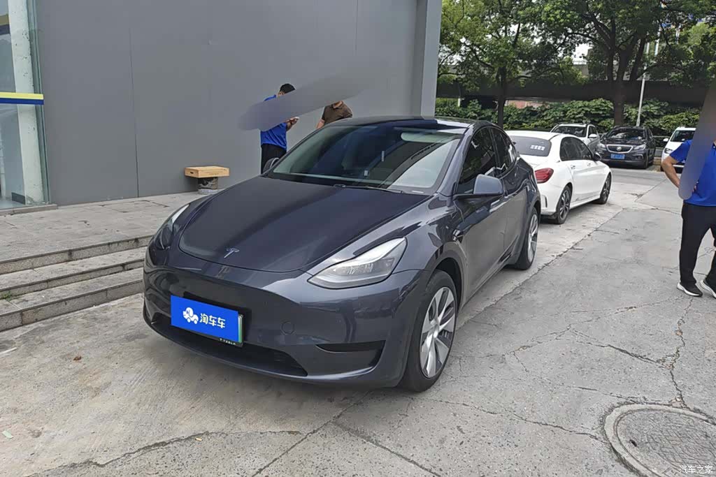 Tesla Model Y, 2023 1