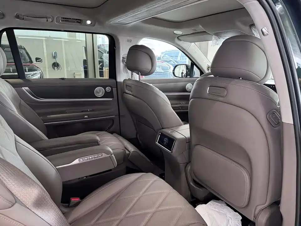 AITO Ask the world M9