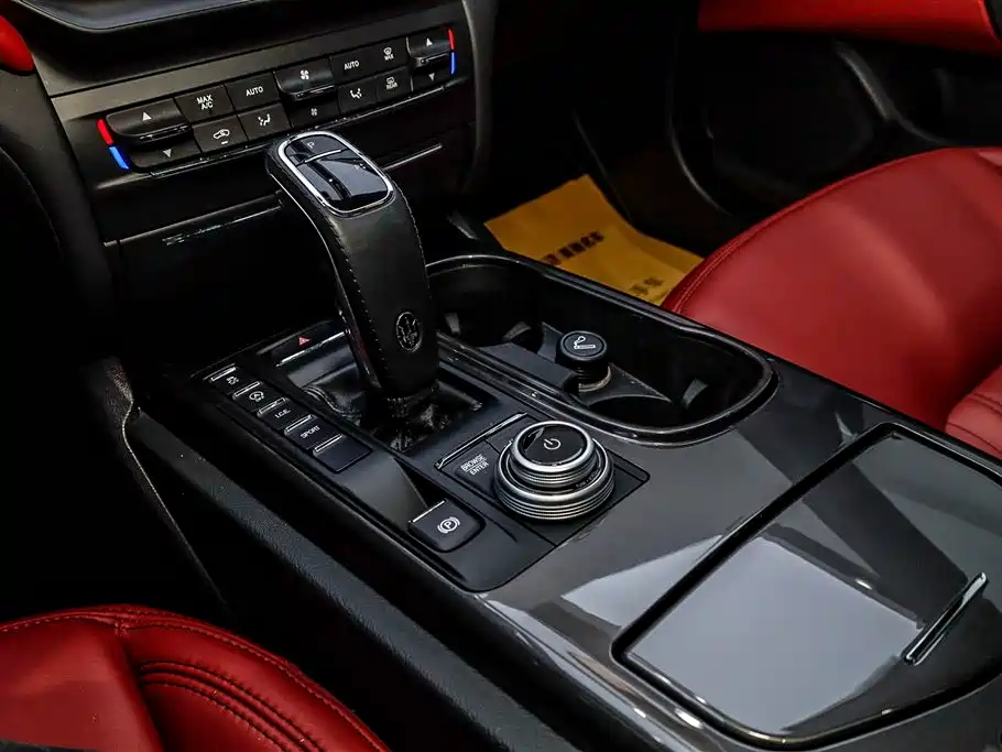 Maserati Ghibli Maserati Ghibli