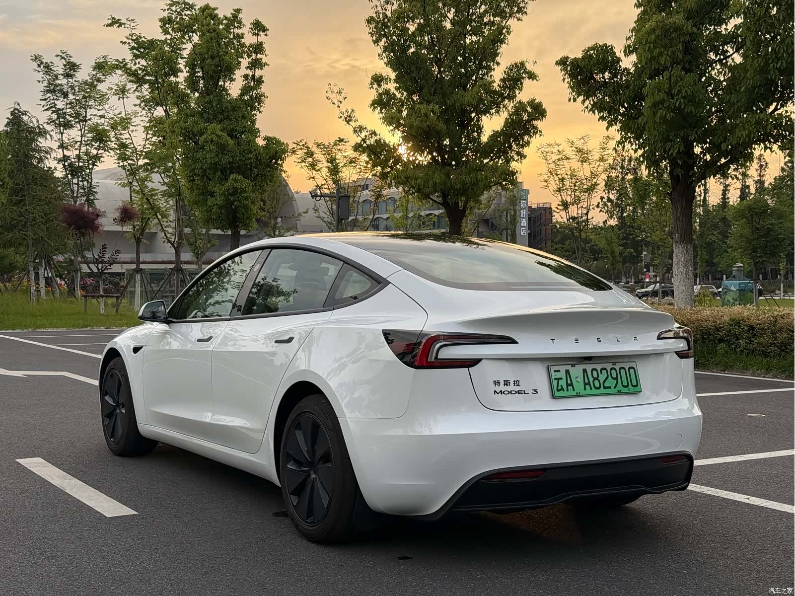 Tesla Model 3, 2025 6