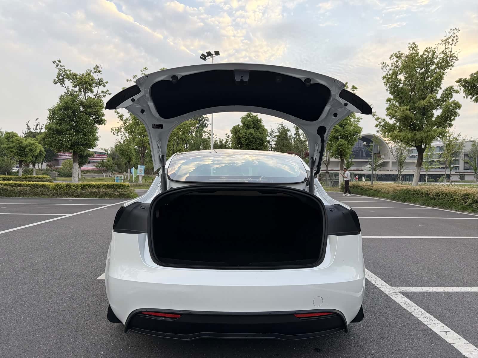 Tesla Model 3, 2025 13