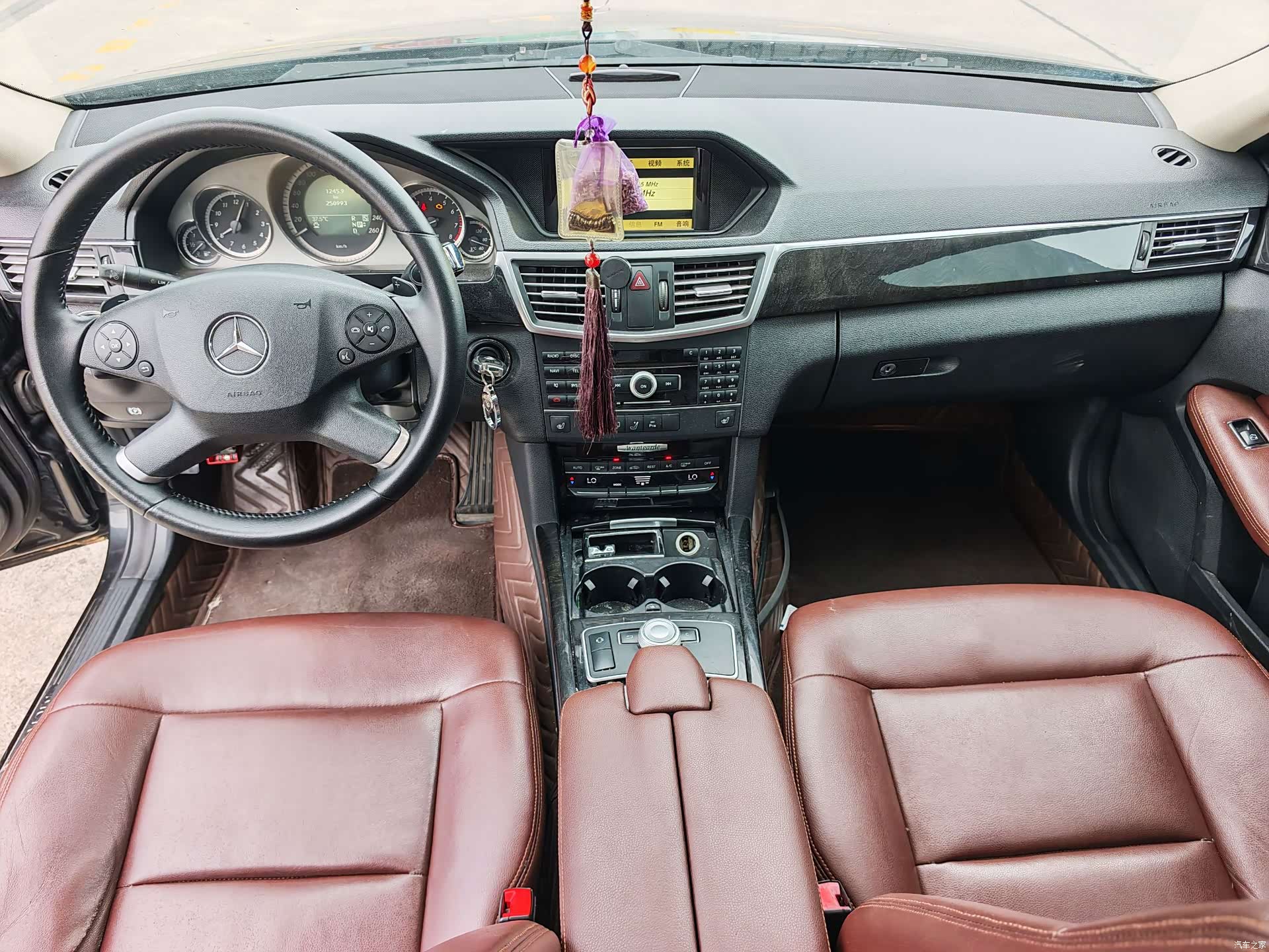 Mercedes-Benz E-Class, 2011 11