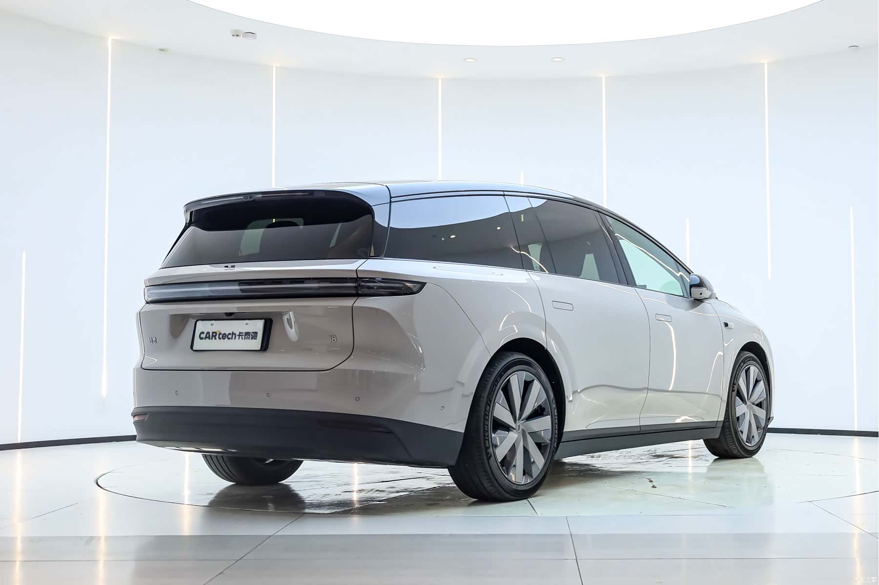 Li Auto i8, 2025 4