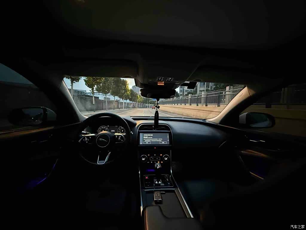 Land Rover XEL, 2021 11
