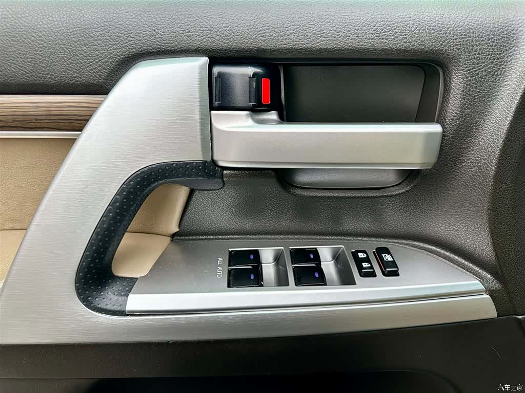 Toyota Land Cruiser, 2012 24