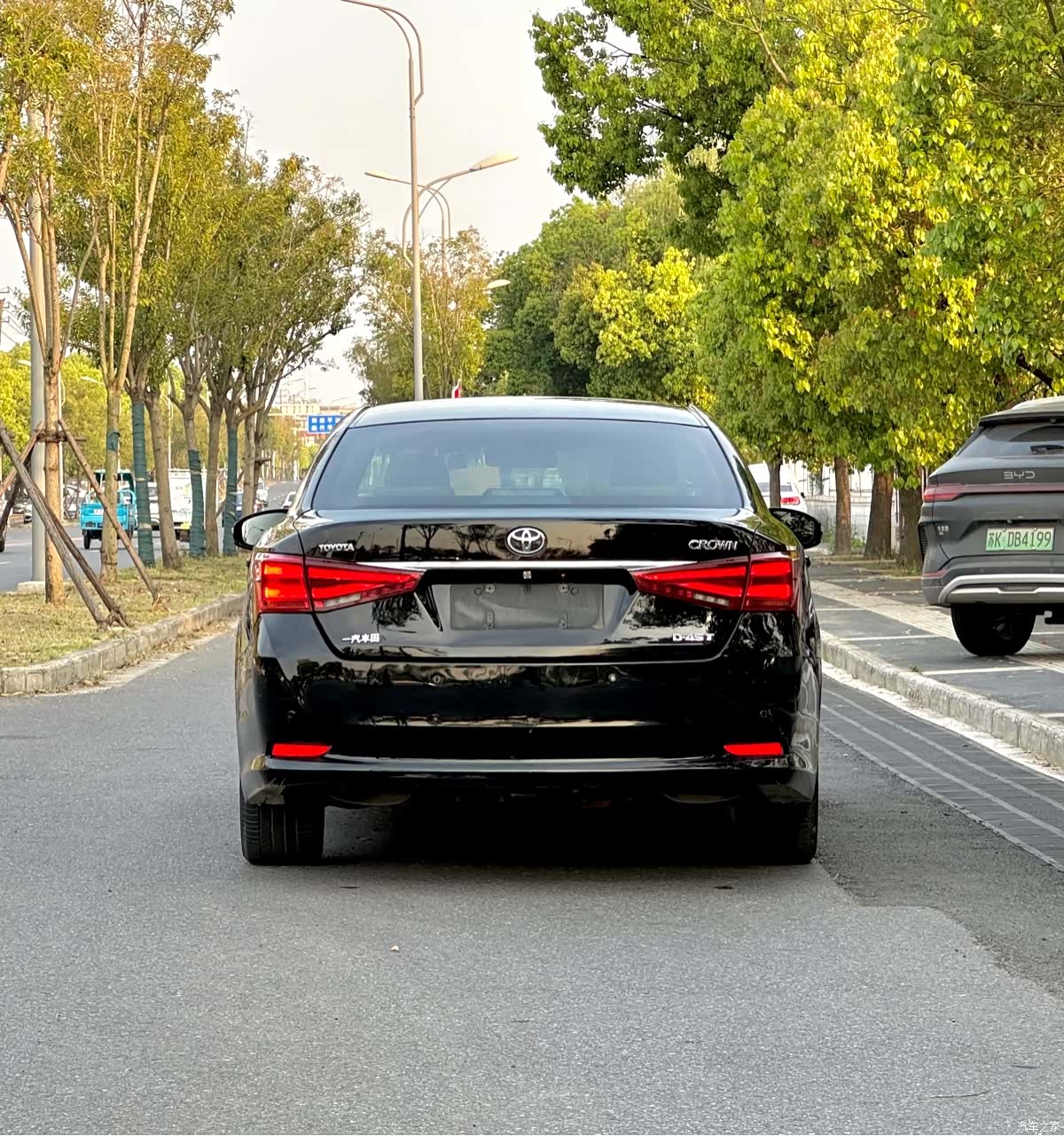 Toyota Crown, 2016 все фото