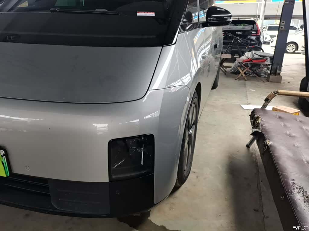 Li Auto MEGA, 2024 17