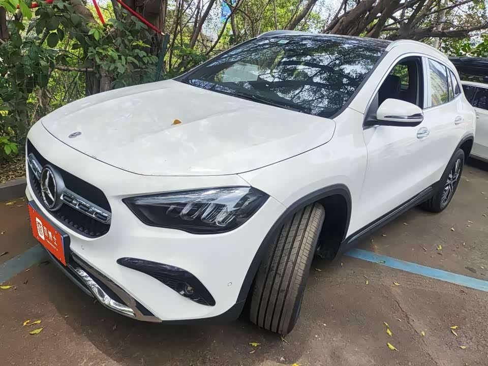 Mercedes-Benz GLA Mercedes-Benz GLA