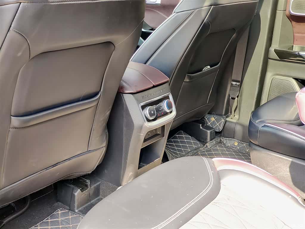Ford Explorer, 2023 9